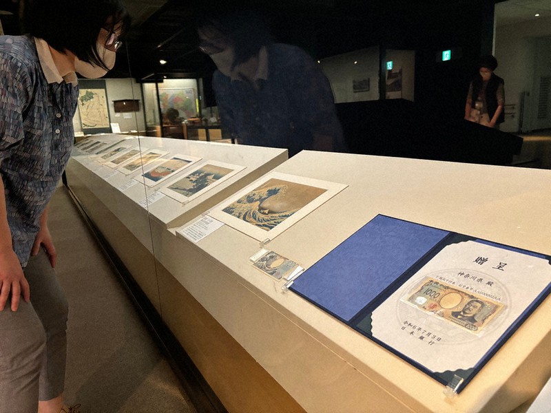 ご確認用 987日並び 桑名（くわな）の日記念 平成9年8月7日 記念印 15枚 新1000円札裏面と浮世絵見比べよう 県立歴史博物館で展示中 図柄