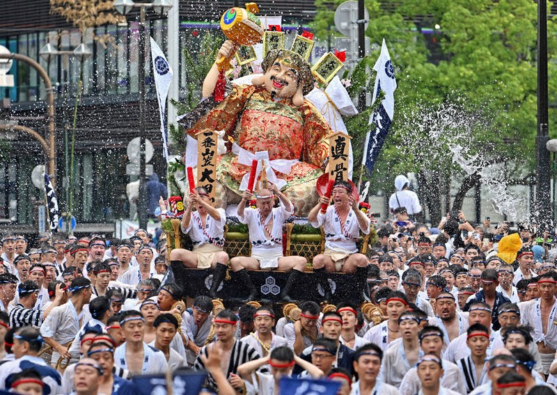 雨にも負けぬ 博多の意気 | 毎日新聞