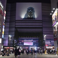 行き場のない若者たちが集まる東京・歌舞伎町の通称「トー横」＝東京都新宿区で2023年11月29日午後7時44分、加藤昌平撮影