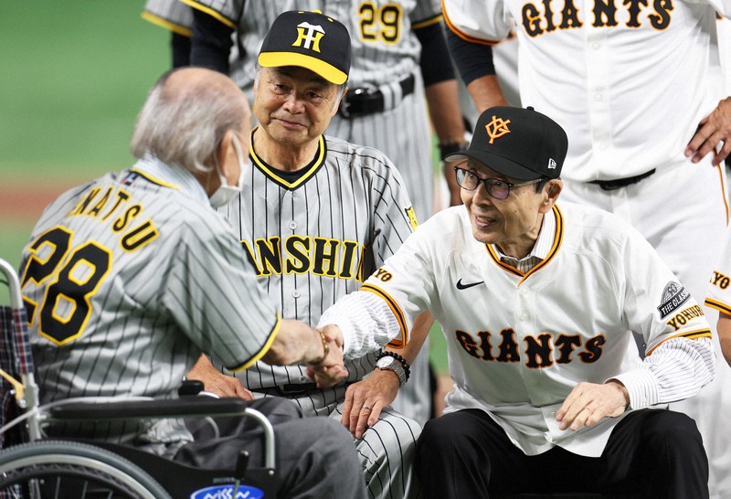 懐かしの選手たちが一堂に 巨人と阪神がOB戦 [写真特集2/19] | 毎日新聞