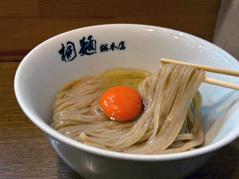 なんとかのかんとか：ラーメン界で話題のTKMで注目を集める十三の行列 