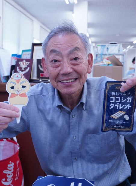 折れへん」ココアシガレット発売へ 100年愛されるお菓子に