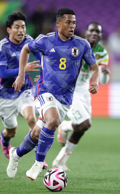 サッカー　日本代表　パリオリンピックユニフォーム XL 藤田譲瑠チマ football life：「プロにできなければ…」〝天才チマ〟の原点
