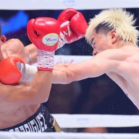 ボクシング 那須川天心KO勝ち 荒本一成・中谷潤人も [写真特集1/12