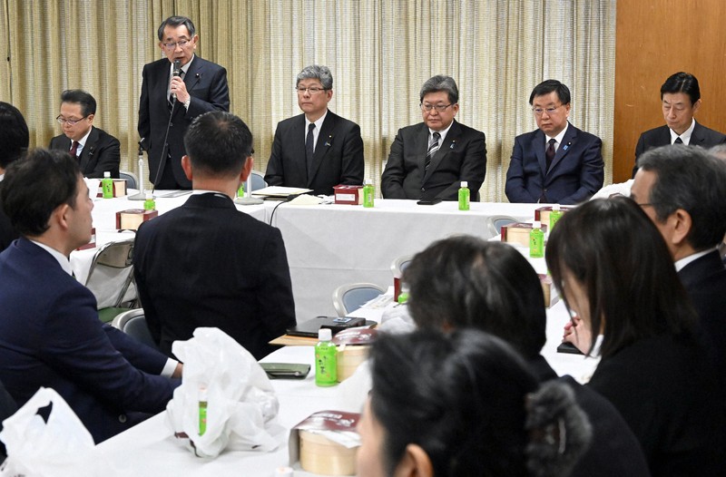 裏金事件後も続く政治家の夜会食 電動自転車で追った「密談」の景色