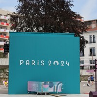パリ・オリンピックの選手村。選手が普段通りの生活をするためにもSNS対策は重要な課題となっている＝パリ郊外で2024年7月18日午後4時27分、和田大典撮影