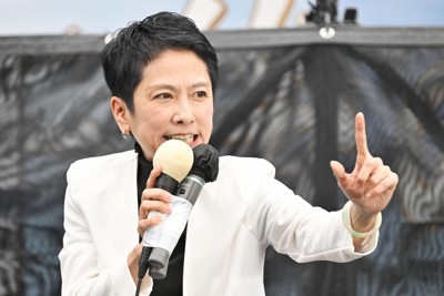街頭演説する蓮舫氏＝東京都渋谷区で2024年6月22日、前田梨里子撮影