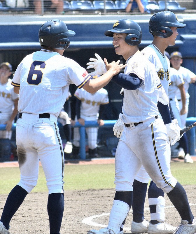 全国高校野球 群馬大会 前橋育英、延長制す 4強出そろう 樹徳は猛攻