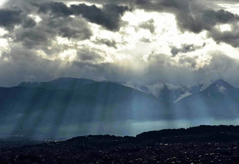 天使の梯子」神秘的 松本・北ア上空 ／長野 | 毎日新聞