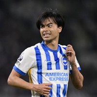 22-23 ブライトン 三笘薫 三笘薫 直筆サイン入りブライトン22/23アウェイユニフォーム | THE DUGOUT