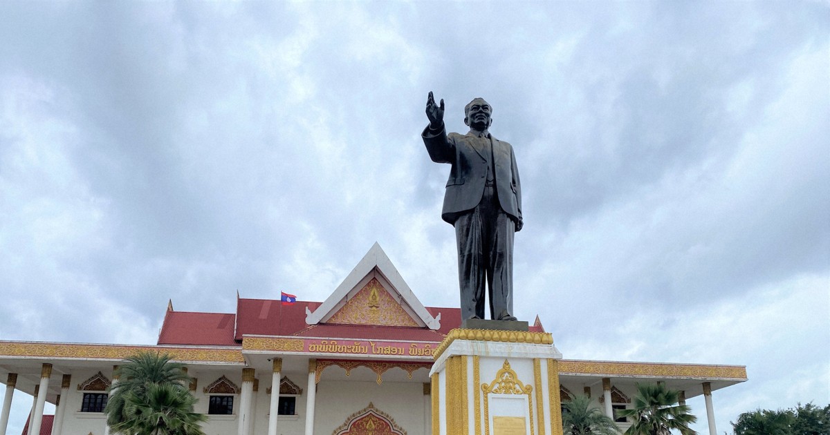 初代首相の銅像が示す親密さ 北朝鮮とASEAN議長国のラオス | 毎日新聞