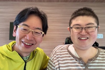 入院する北海道医療センター（札幌市）からオンラインでの取材に応じる山本和真さん（右）と田中貴志さん＝2024年7月10日午後2時22分、稲生陽撮影