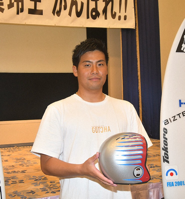 がんで逝った「銀色の弾丸」と挑む サーフィン稲葉玲王 パリ五輪