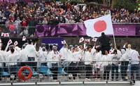 A boat carrying the Japanese delegation parades along the Seine River in Paris during the Olympic Games opening ceremony on July 26, 2024. (Mainichi/Tatsuro Tamaki)
