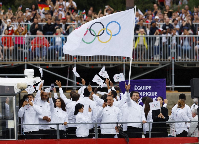 パリ五輪開会式、難民選手団がギリシャに続き2番目に登場 | 毎日新聞