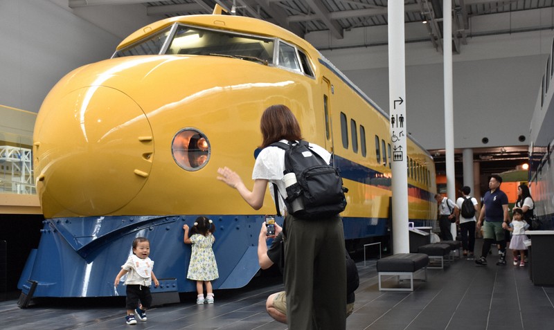 見たら幸せになる」ドクターイエロー 引退発表後、人気が加速 | 毎日新聞