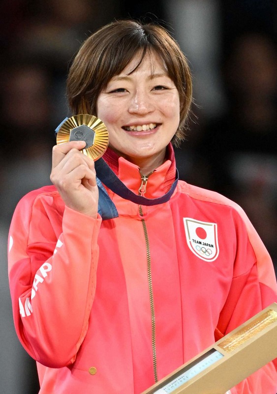 パリオリンピック柔道日本代表　金メダル第1号　48KG 角田夏美　直筆サイン色紙 画像・写真：柔道女子48キロ級の角田が第1号の金：時事ドットコム