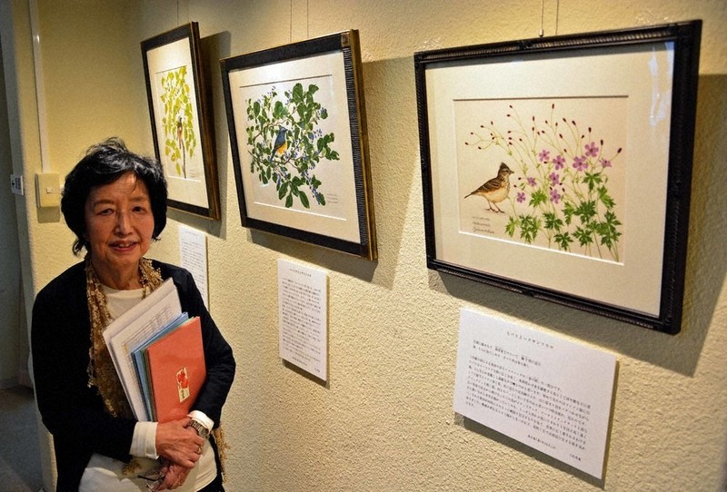 野鳥描いた73点 創作の苦労語る 水彩画家・片田さん、原村で個展