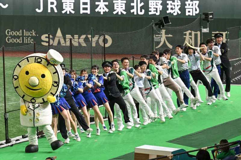 JR東日本東北（仙台市）の応援団（準決勝） [写真特集1/30] | 毎日新聞