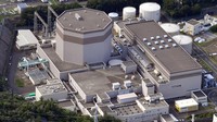 直下に活断層がある可能性を否定できないと指摘された日本原電の敦賀原発2号機＝福井県敦賀市で2024年7月26日、本社ヘリから加古信志撮影