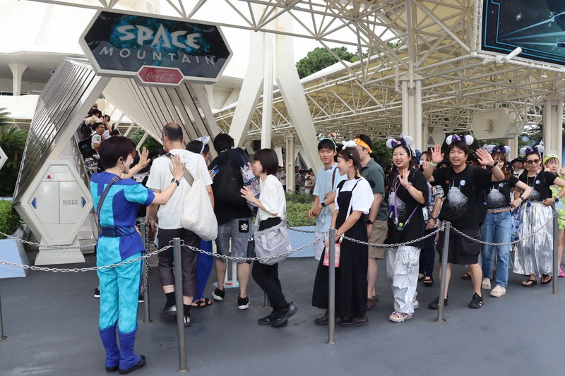 スペース・マウンテン、しばしお別れ 改修前最後の日にファンの