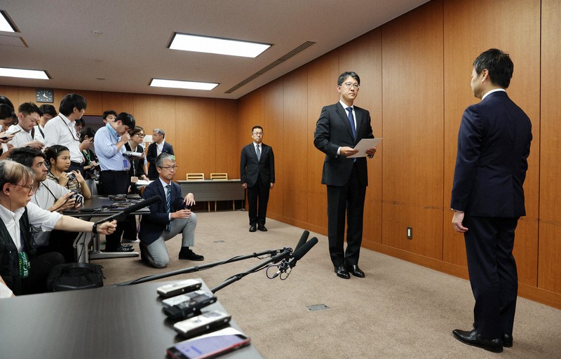 国交省がトヨタの佐藤恒治社長に是正命令書交付 [写真特集1/7] | 毎日新聞