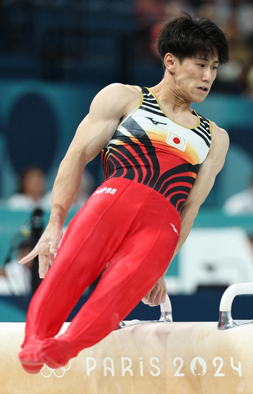 パリ五輪 体操 男子個人総合 岡慎之助が金メダル [写真特集1/39