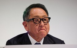 記者会見で厳しい表情を見せるトヨタ自動車の豊田章男会長。次の記者会見では何を語るか＝東京都千代田区で2024年6月3日、長谷川直亮撮影