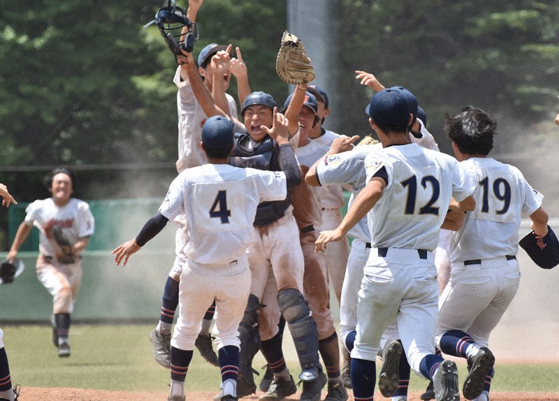 城西大学硬式野球部　公式戦ユニホーム Gt2YFyxWsAEdnBy.jpg