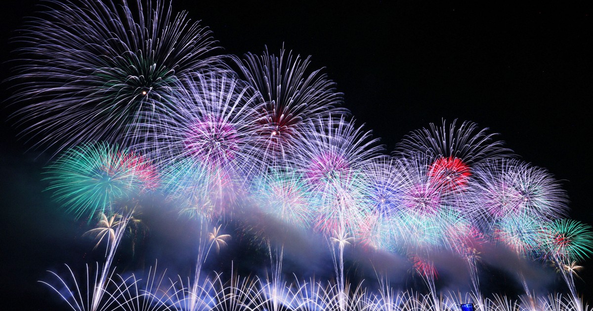 日本三大花火 長岡まつり大花火大会 夜空に大輪の花を咲かす [写真特集