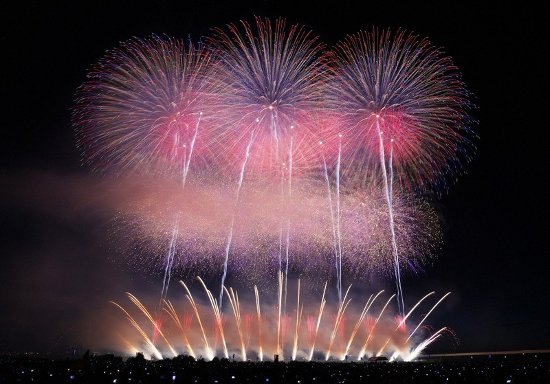 日本三大花火 長岡まつり大花火大会 夜空に大輪の花を咲かす [写真特集