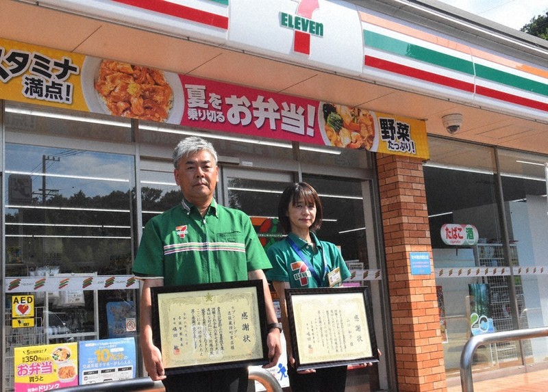 コンビニに感謝状 「詐欺かも」店員ら被害防ぐ 粘り強く声かけ 名張署