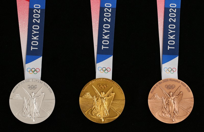 銀製メダル 2004年製 花のデザイン