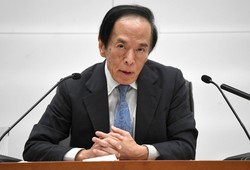 金融政策決定会合後、記者の質問に答える植田和男日銀総裁＝東京都中央区で2024年7月31日、宮本明登撮影