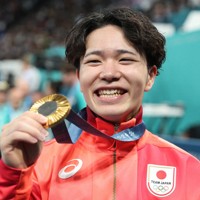 パリ五輪 体操男子種目別鉄棒 岡慎之助が金メダル [写真特集1/12