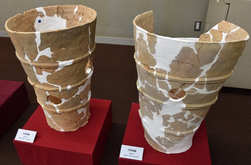 復元し判明、盾持ち人埴輪 磐田・甑塚古墳から出土 東海では少なく