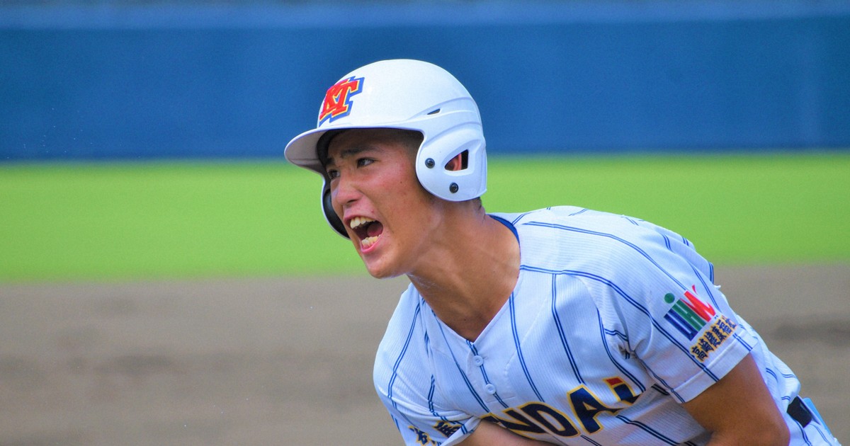 春の王者・健大高崎の快進撃支える、笑顔の三塁コーチ 夏の甲子園