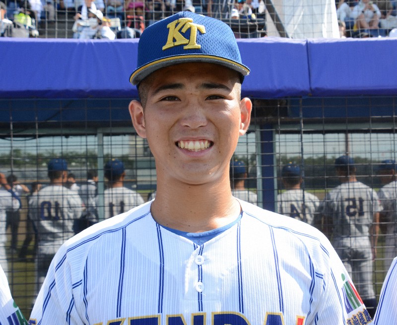 春の王者・健大高崎の快進撃支える、笑顔の三塁コーチ 夏の甲子園