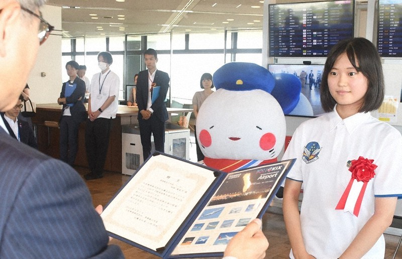 関空「30歳」切手で祝う 1シート10枚3種類 ／大阪 | 毎日新聞