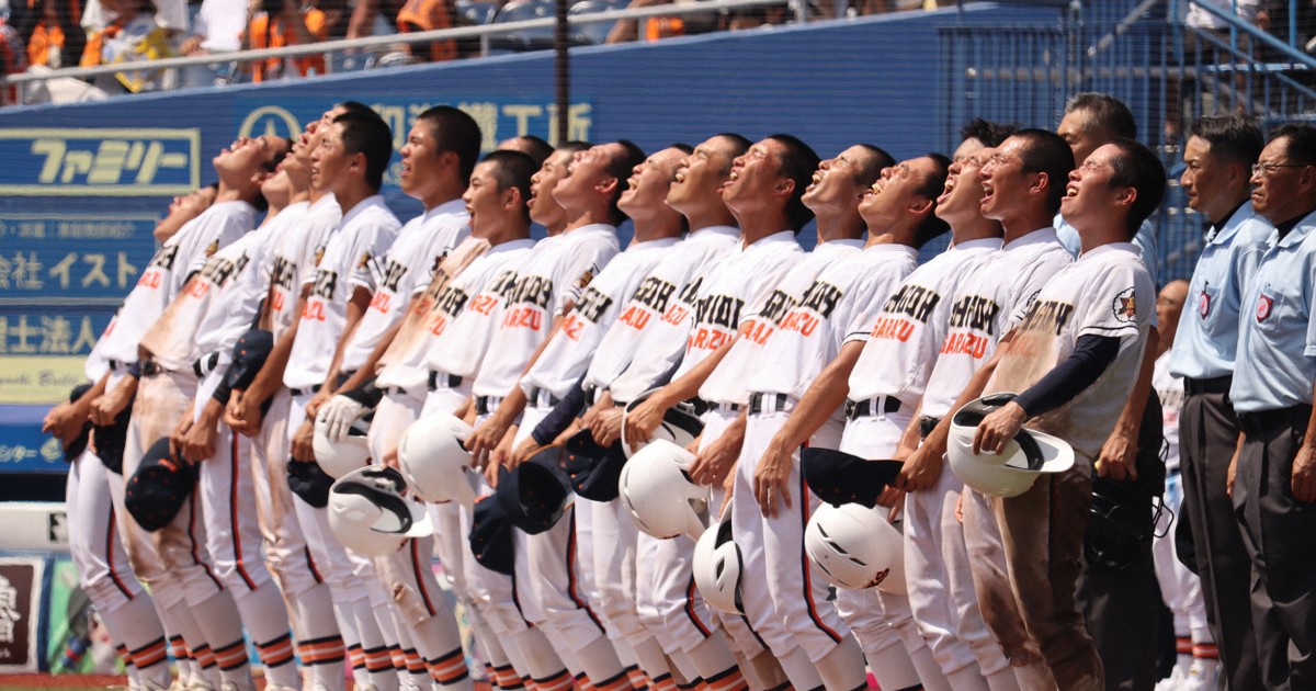 勝利の後に見せる名物「全力校歌」の意味 甲子園・木更津総合 | 毎日新聞