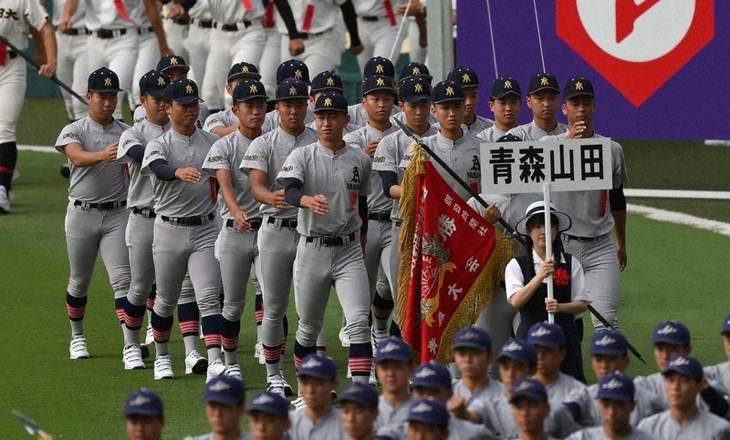 全国高校野球 開会式 東北勢、堂々と行進 ナイン、夢舞台に目輝かせ