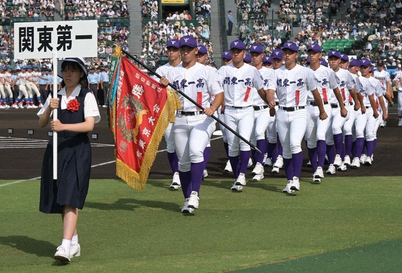 全国高校野球 開会式 関東一、早稲田実 高まる闘志、堂々行進 ／東京
