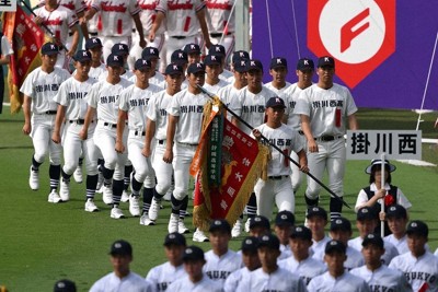 全国高校野球 開会式 「一歩一歩に感謝込め」 掛川西がはつらつ
