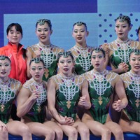 アーティスティックスイミング・チーム・アクロバティックルーティンを終え、5位となった日本代表＝アクアティクスセンターで2024年8月7日、和田大典撮影