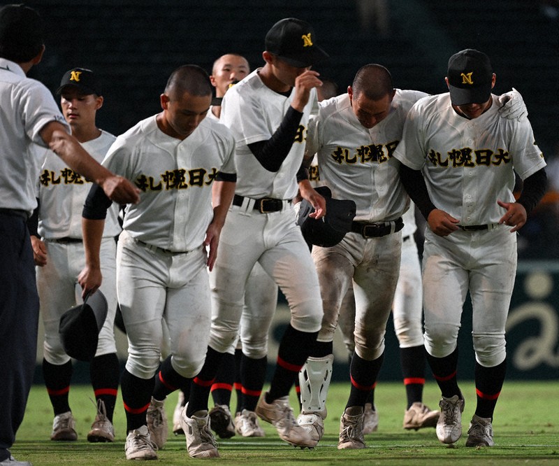 全国高校野球 札幌日大、最後まで 九回に2点、大きな拍手 ／北海道