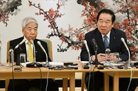 House of Representatives Speaker Fukushiro Nukaga, right, and Hidehisa Otsuji, president of the House of Councillors, respond to questions at a news conference after hearings with various political parties on measures to ensure stable succession to the Imperial Throne, at the lower house speaker's official residence in Tokyo on Aug. 7, 2024. (Mainichi/Akihiro Hirata)