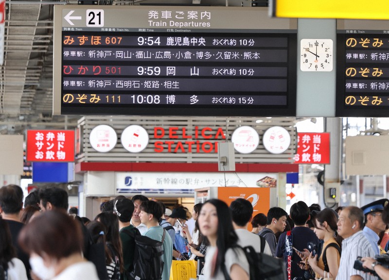 地震不安の中始まった帰省ラッシュ 新大阪駅 [写真特集1/9] | 毎日新聞