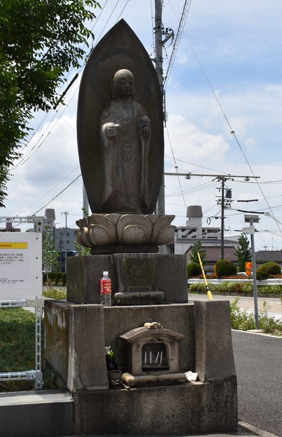 撤去か存続か－－ 空襲の記憶つなぐ「お地蔵さん」の行く末 | 毎日新聞
