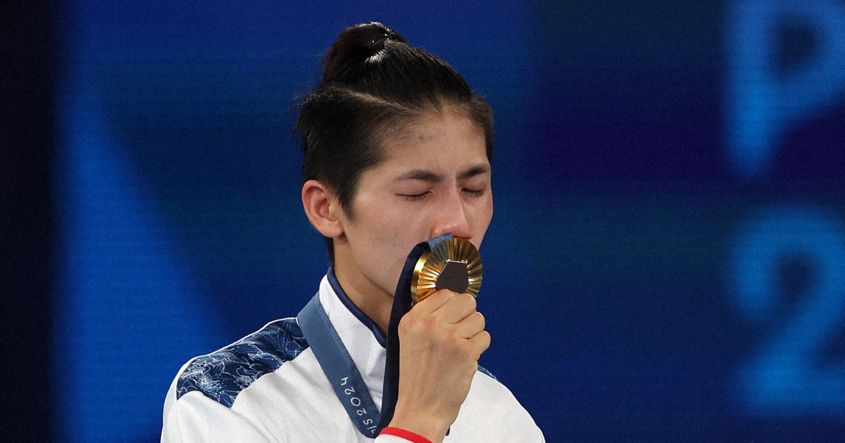 性別」騒動で賛否 台湾の女子ボクサーも金メダル 表彰台で涙 | 毎日新聞