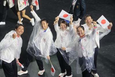 パリ五輪 非公表の日本選手団の公式服装 製作は高島屋 | 毎日新聞